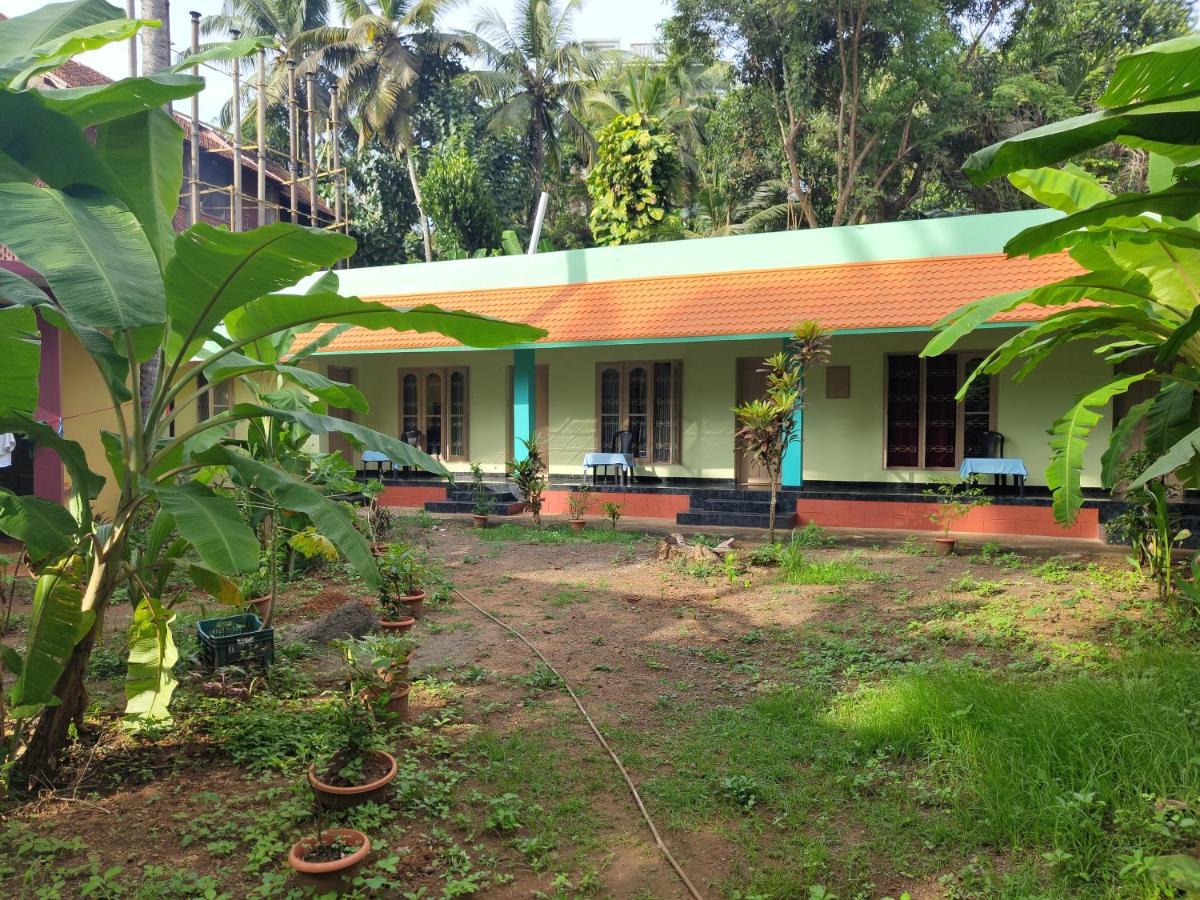 Hotel Greenland Thiruvananthapuram Buitenkant foto